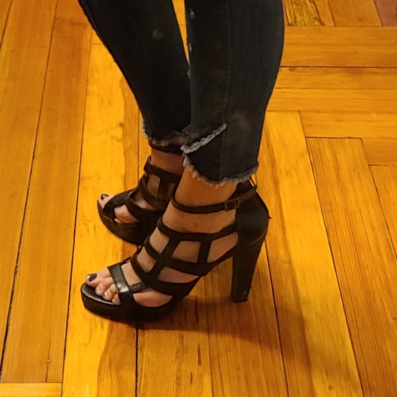 Heels - Picture 4 of 5